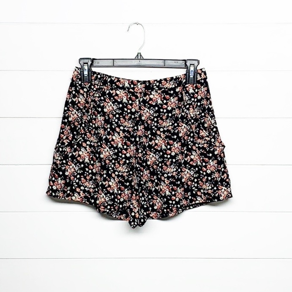 🌿Final Sale‎ Soprano Floral Shorts